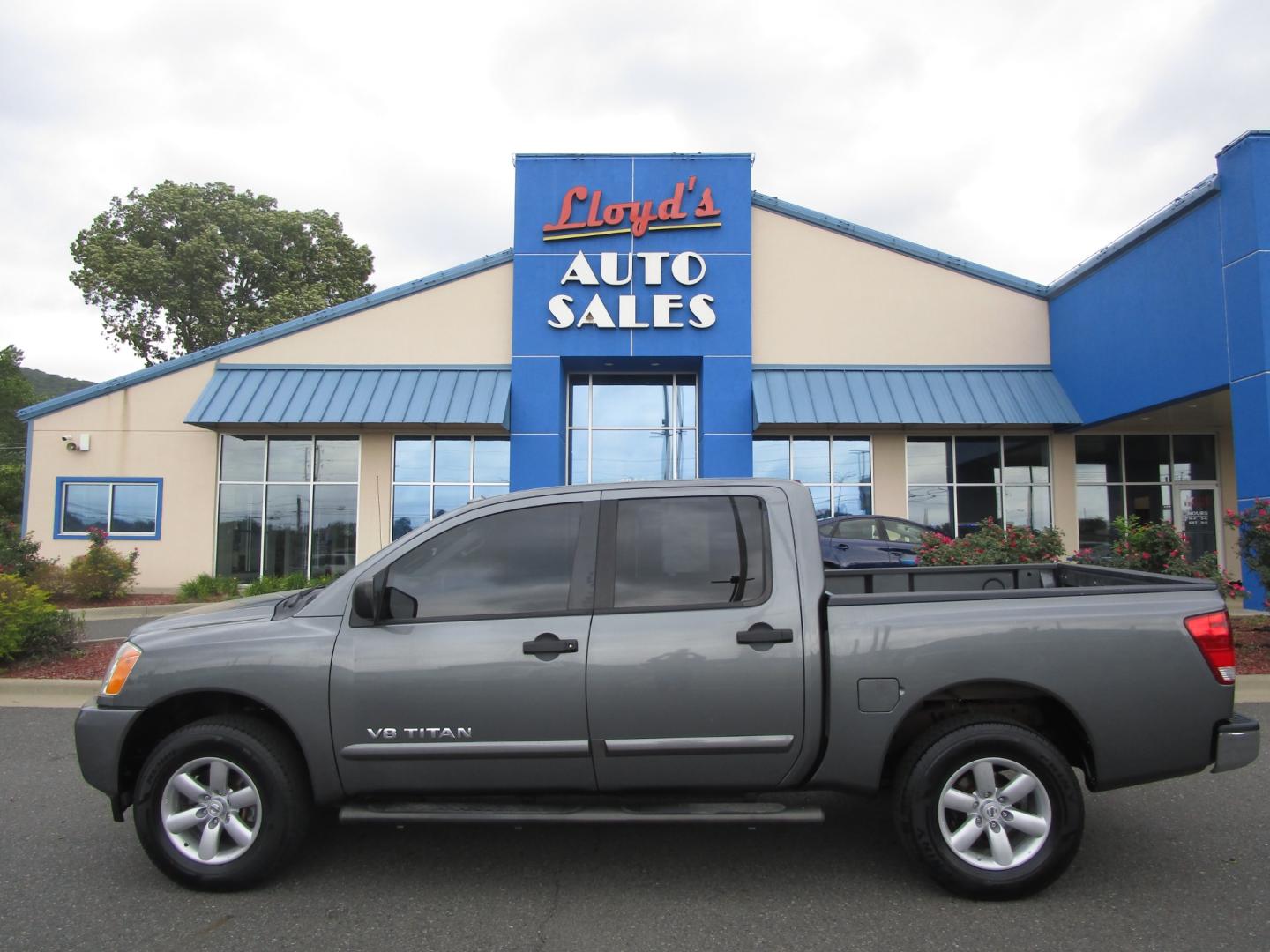 2013 GRAY Nissan Titan (1N6BA0EC2DN) , located at 1814 Albert Pike Road, Hot Springs, AR, 71913, (501) 623-1717, 34.494228, -93.094070 - Photo#0